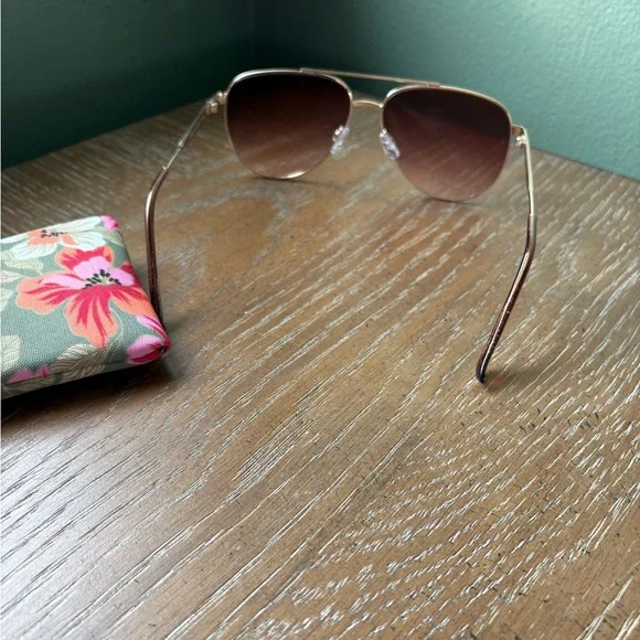 Lane Bryant brand new Stylish Brown Sunglasses with Floral Case - Picture 3 of 3